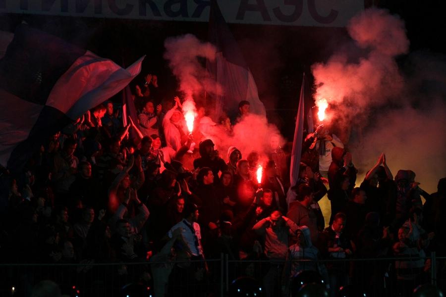 «Футбол особого режима»: фоторепортаж с западной трибуны «Балтики» на матче с «Зенитом»